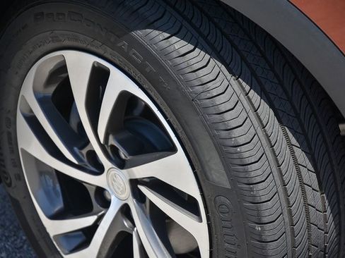 Used 2021 Buick Envision Essence image 3