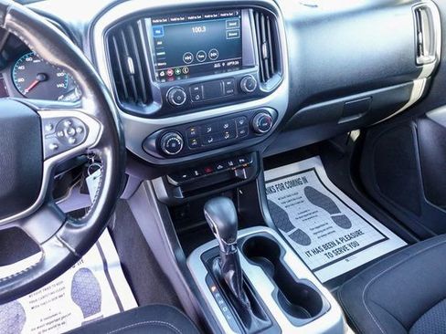 Used 2022 Chevrolet Colorado LT w/ Safety Package image 18