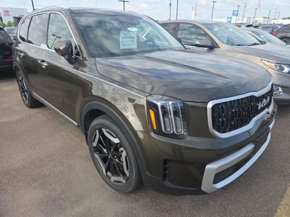 Used 2024 Kia Telluride EX w/ EX Captain's Chair Package