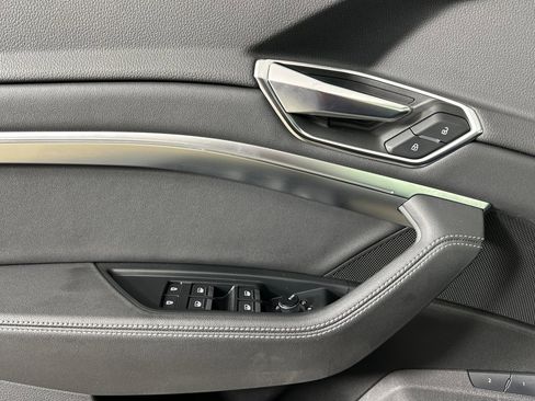 Used 2023 Audi e-tron Premium w/ Convenience Plus Package image 10
