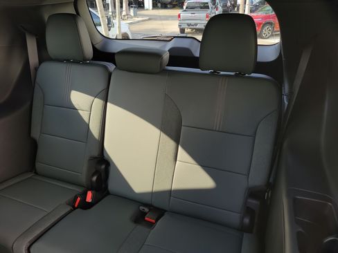 New 2026 GMC Acadia AT4 w/ Luxury Package AWD/4WD image 13