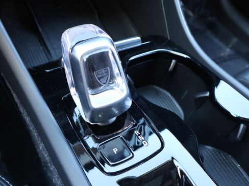 Used 2025 Volvo XC40 B5 Plus image 26