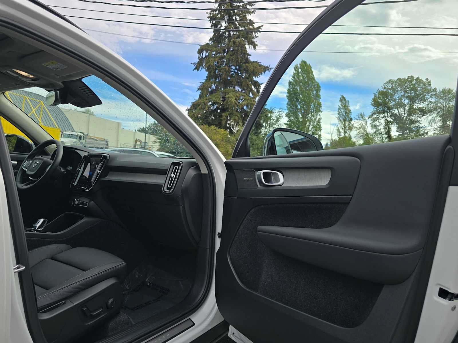 Used 2026 Volvo XC40 B5 Ultra w/ Climate Package AWD/4WD image 11