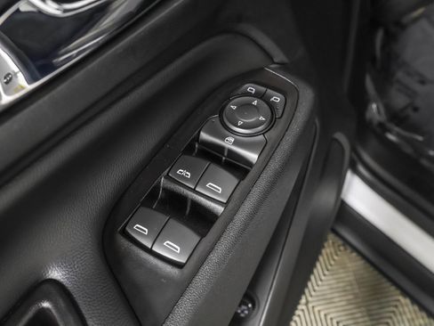 Used 2018 Chevrolet Equinox LT image 36