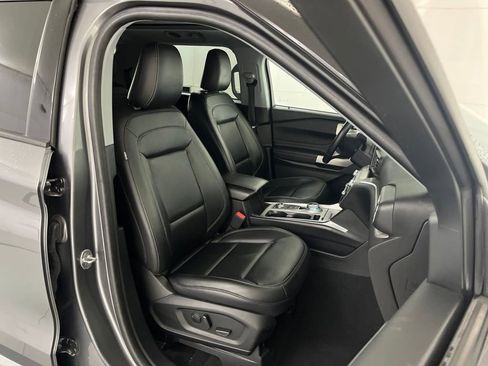 Used 2023 Ford Explorer XLT w/ Equipment Group 202A AWD/4WD image 21