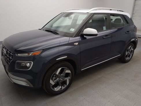 Used 2020 Hyundai Venue FWD image 2