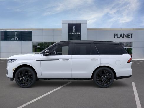 New 2026 Lincoln Navigator Black Label AWD/4WD image 3