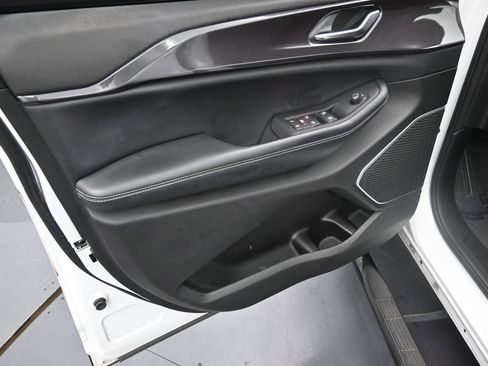 Used 2022 Jeep Grand Cherokee L Laredo w/ Luxury Tech Group I RWD image 11