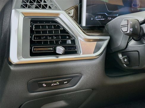 New 2026 BMW X5 xDrive50e w/ M Sport Package image 10