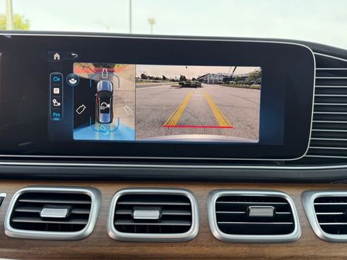 Used 2025 Mercedes-Benz GLS 450 4MATIC image 29