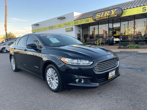 Used 2013 Ford Fusion SE image 1