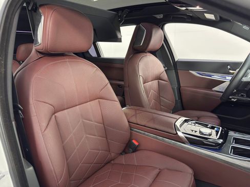 Used 2023 BMW i7 xDrive60 w/ Executive Package 2 image 49