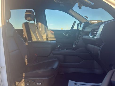 Used 2025 GMC Yukon XL Denali image 21