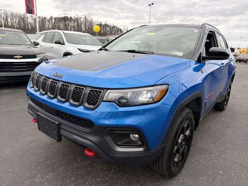 Used 2024 Jeep Compass Trailhawk AWD/4WD image 9
