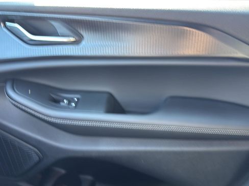 New 2025 Jeep Grand Cherokee Altitude image 19