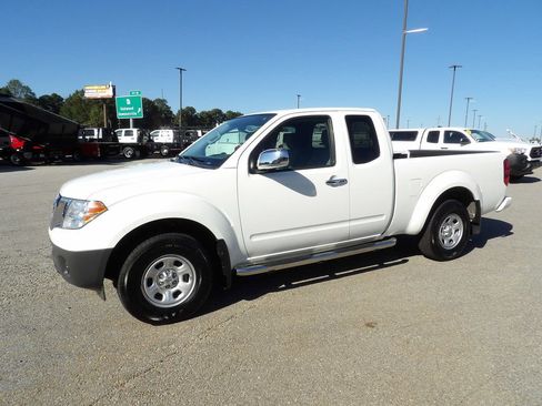 Used 2018 Nissan Frontier S image 3