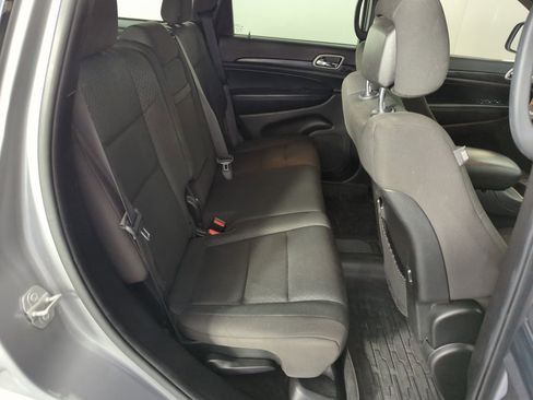 Used 2020 Jeep Grand Cherokee Laredo image 30