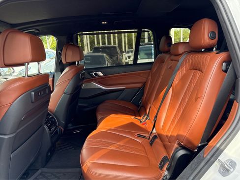 Used 2022 BMW X7 M50i w/ Dynamic Handling Package image 10