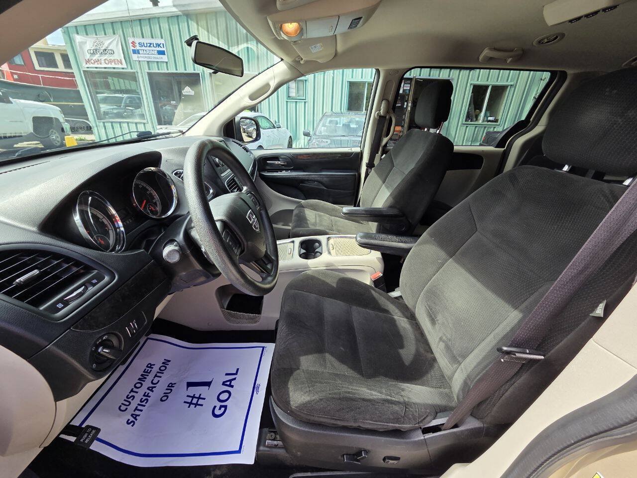 Used 2015 Dodge Grand Caravan SXT FWD image 17