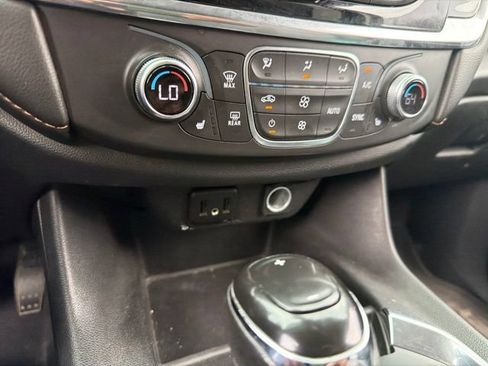 Used 2019 Chevrolet Traverse LT w/ LT Premium Package AWD/4WD image 57