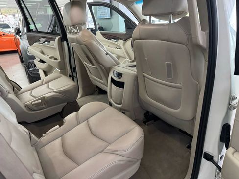 Used 2015 Cadillac Escalade Luxury image 15