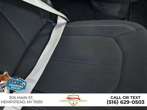 Used 2024 Chrysler Voyager LX image 27