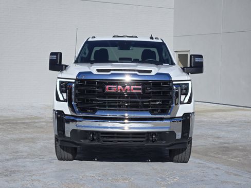 Used 2024 GMC Sierra 2500 Pro w/ Convenience Package image 3