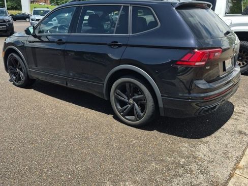 Used 2023 Volkswagen Tiguan SE R-Line FWD image 2