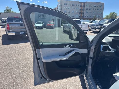 Used 2025 BMW X5 xDrive40i w/ M Sport Package AWD/4WD image 8