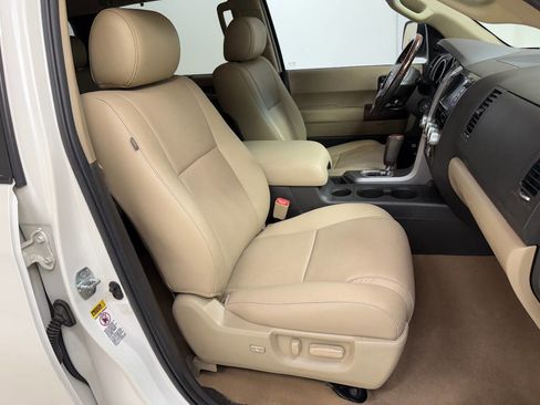 Used 2011 Toyota Sequoia Platinum image 35