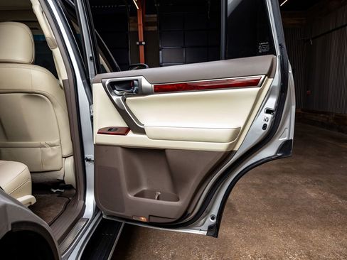 Used 2013 Lexus GX 460 image 39