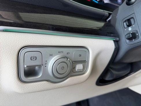 Used 2020 Mercedes-Benz GLE 350 4MATIC w/ 3rd Row Seat Package image 27