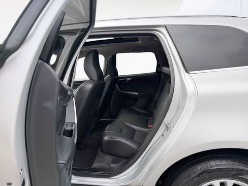 Used 2016 Volvo XC60 T5 Premier image 13
