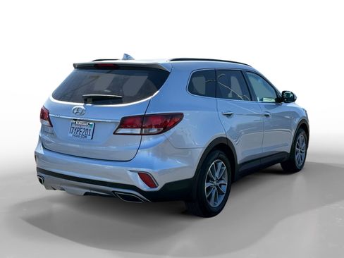 Used 2017 Hyundai Santa Fe SE FWD image 5