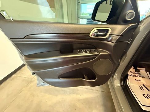 Used 2020 Jeep Grand Cherokee Altitude AWD/4WD image 23