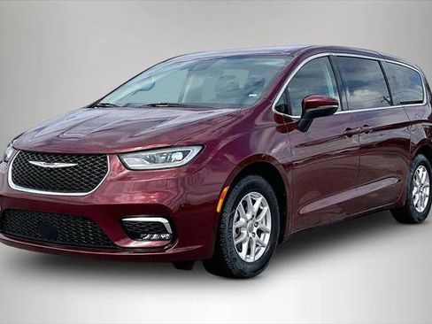 Certified 2023 Chrysler Pacifica Touring-L FWD image 2