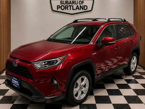 Used 2020 Toyota RAV4 XLE w/ XLE Grade Weather Package AWD/4WD image 2