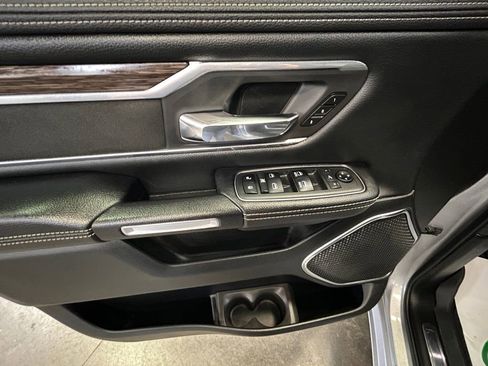Used 2019 RAM 1500 Laramie AWD/4WD image 11