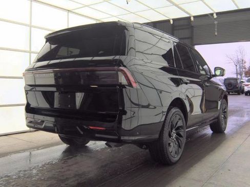 Used 2025 Lincoln Navigator Reserve w/ Jet Appearance Package image 4