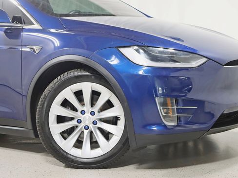 Used 2018 Tesla Model X 75D image 5