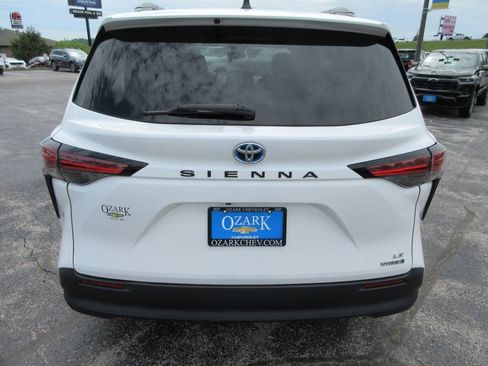 Used 2022 Toyota Sienna LE FWD image 4