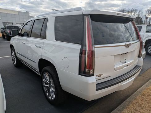 Used 2020 Cadillac Escalade Premium Luxury image 4
