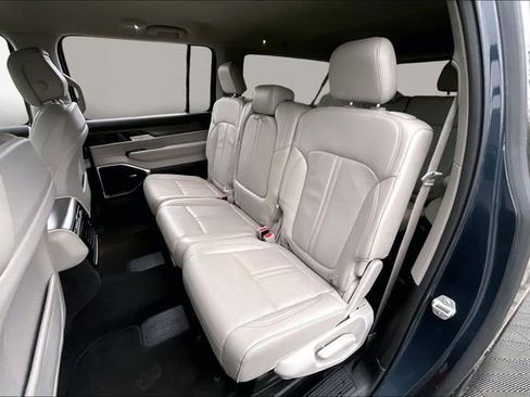 Used 2024 Jeep Wagoneer L Series II w/ Flexible Seating Group image 16