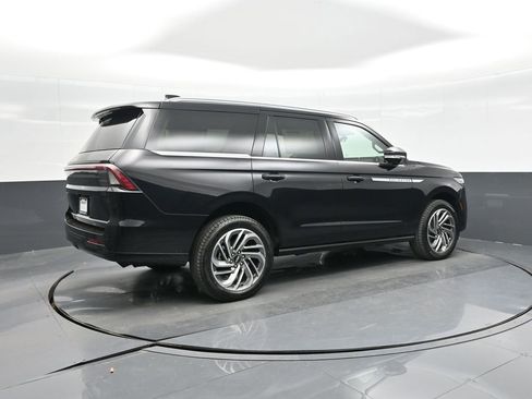 New 2025 Lincoln Navigator Reserve AWD/4WD image 9