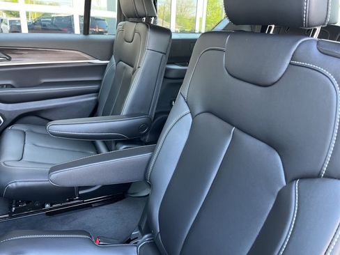 New 2026 Jeep Grand Cherokee L Limited AWD/4WD image 36