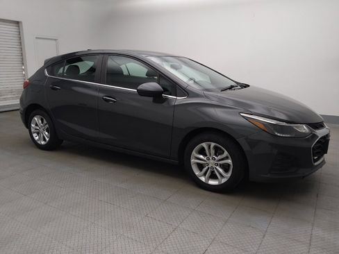 Used 2019 Chevrolet Cruze LT w/ Convenience Package FWD image 11