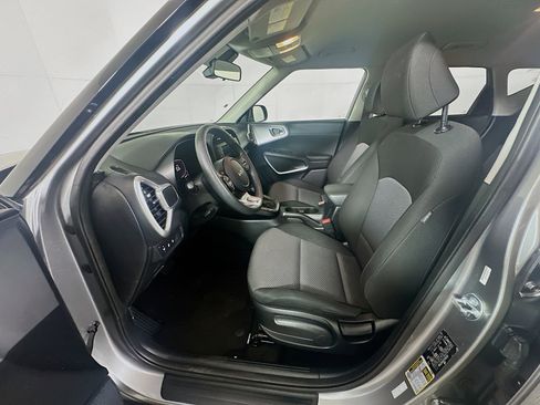 Used 2025 Kia Soul LX w/ LX Technology Package image 13