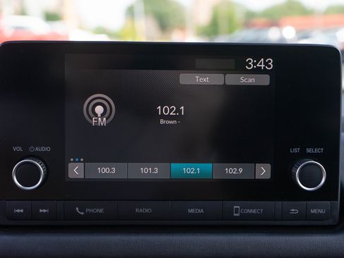 Used 2023 Honda HR-V LX image 16