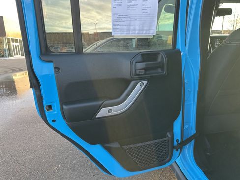 Used 2018 Jeep Wrangler Unlimited Rubicon w/ Cold Weather Group image 36