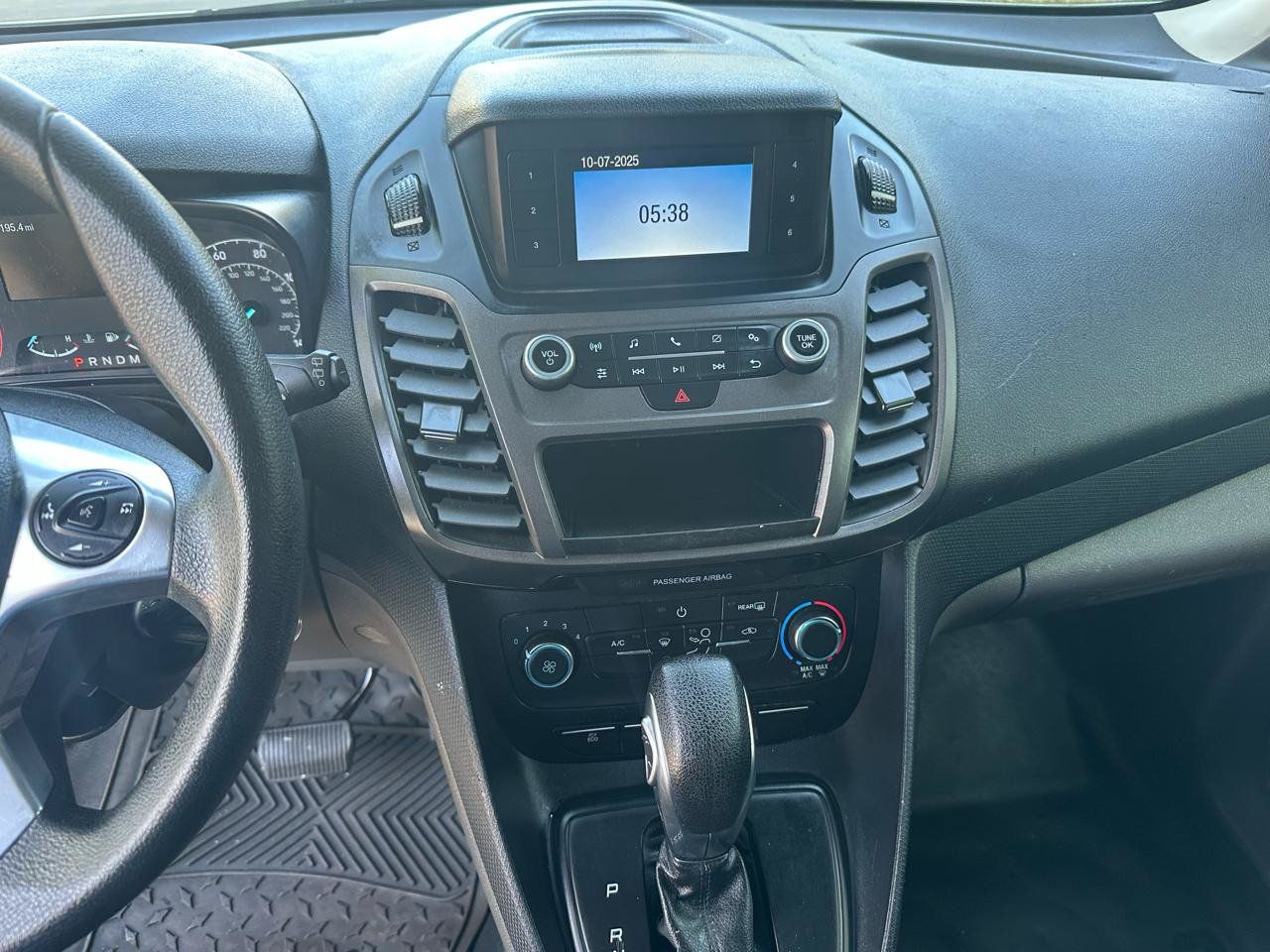 Used 2022 Ford Transit Connect XL FWD image 16